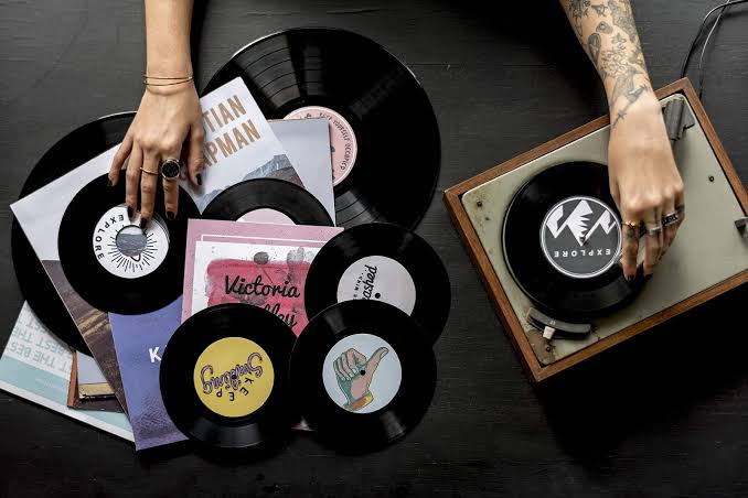 Hvordan arbejder et pladeselskab? A&R, marketing og distribution